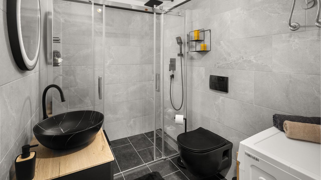 bathroom bathroom